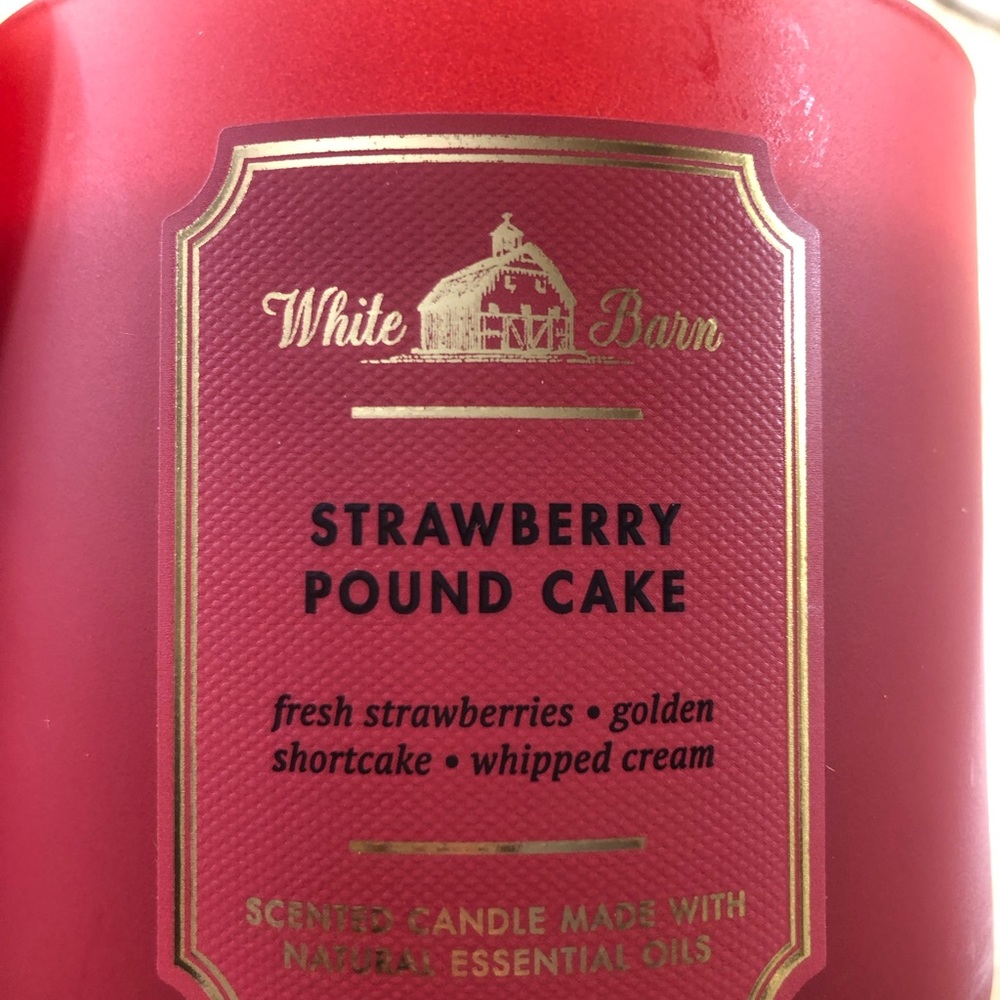 Bath & Body Works Strawberry Pound Cake Candle NWT